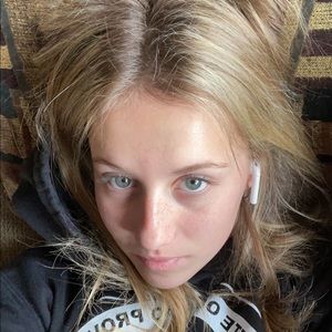 Meet your Posher, Chloe